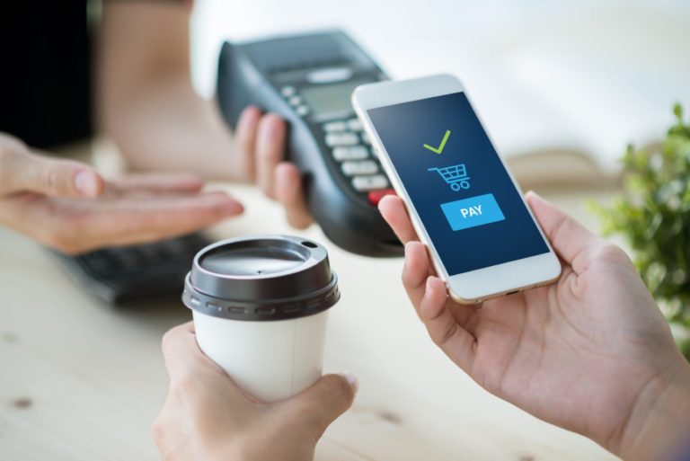 мобильные финансы Android Pay и Apple Pay